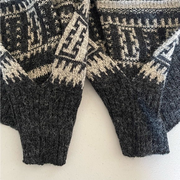 Yaira Pullover Tribal Print Knit Poncho - Picture 5 of 5